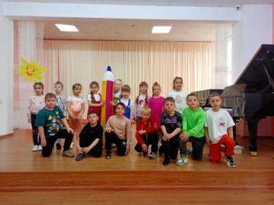 Экскурсия в районную «Детскую школу искусств» им. В. Дамаева.